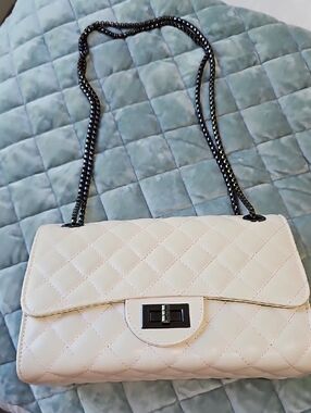 Quilted Cream Chain Shoulder Bag